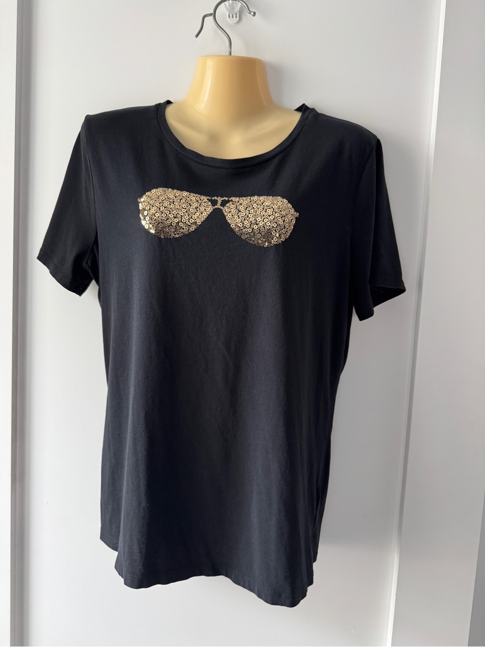 Karl Lagerfeld Paris Women's Black Tee Sequin Sunglasses Graphic T-Shirt Size M